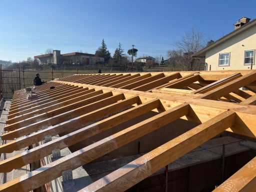 Ristrutturazione Edilizia
con consolidamento sismico di edificio Ex-rurale